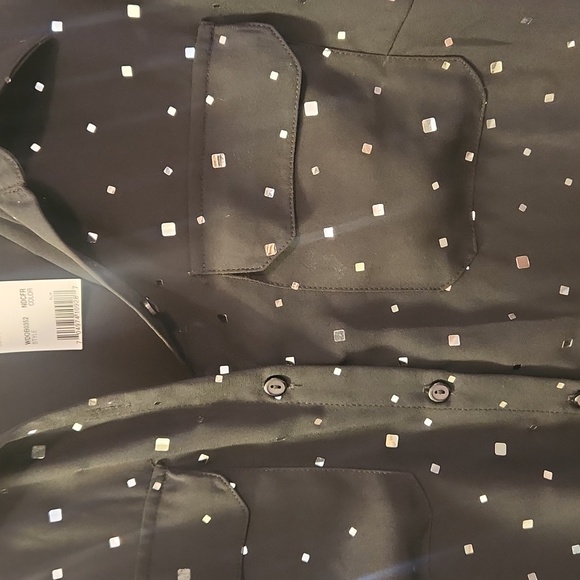 Womens 1X Black Button down collared Blouse with metallic embellishments NWT - Picture 3 of 5